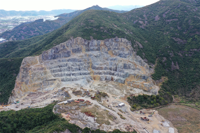 4-三門縣健跳鎮(zhèn)其頭山建筑石料礦山照片.jpg